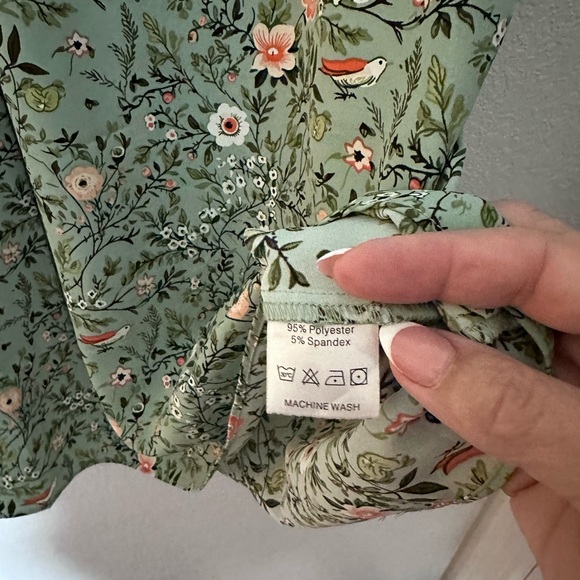 Beautiful light weight new blouse easy - Picture 8 of 11